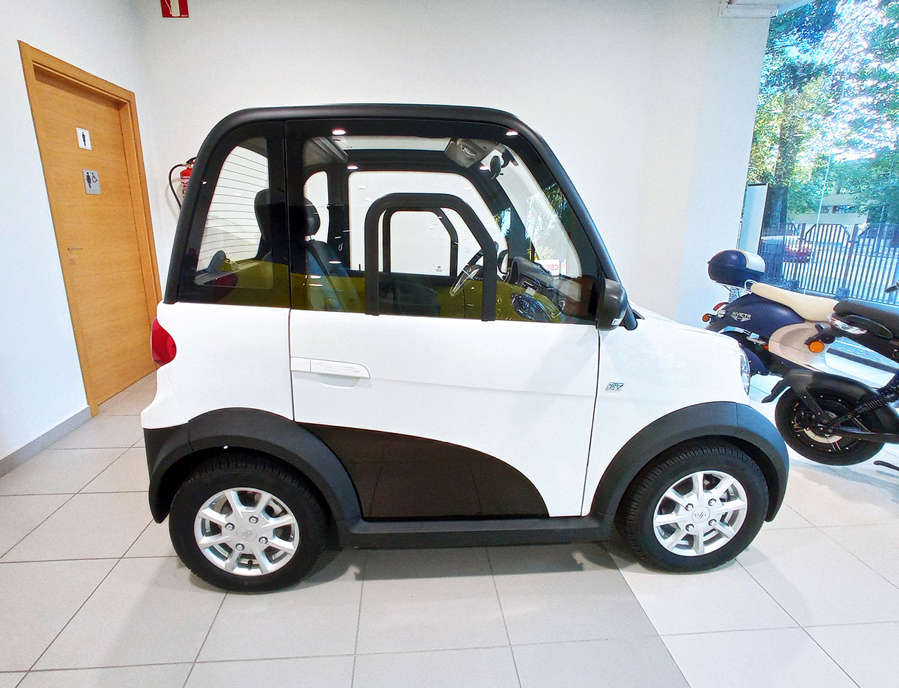 Invicta Electric Eidola